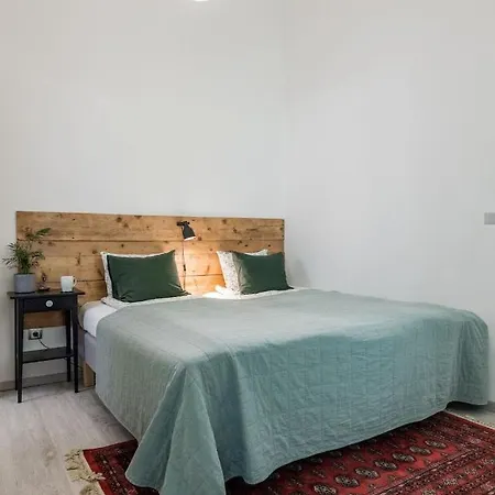 Charming And Unique With Balcony By The Great Synagogue *