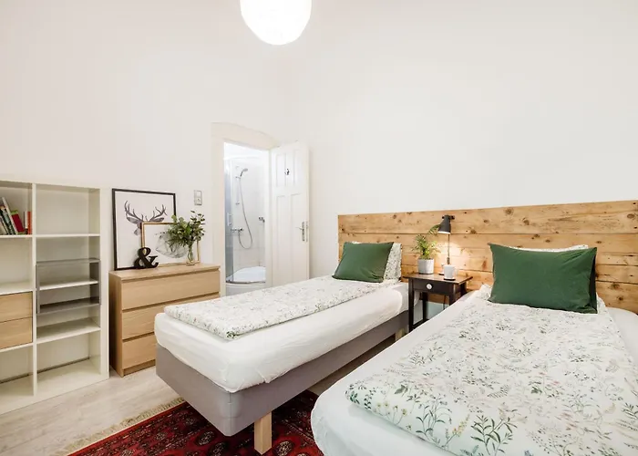 Charming And Unique With Balcony By The Great Synagogue *