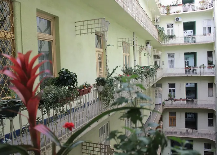 Charming And Unique With Balcony By The Great Synagogue Apartman