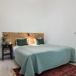 Charming And Unique With Balcony By The Great Synagogue *