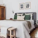 Charming And Unique With Balcony By The Great Synagogue Apartmán