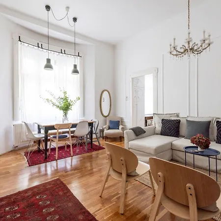 Charming And Unique With Balcony By The Great Synagogue Apartmán *
