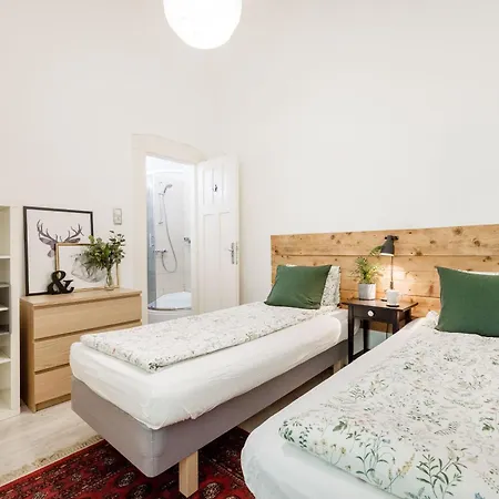 Charming And Unique With Balcony By The Great Synagogue *
