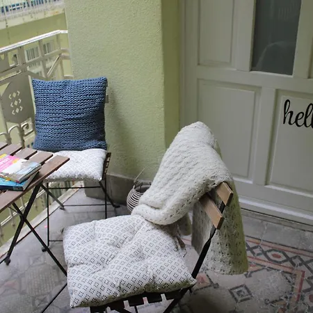 Charming And Unique With Balcony By The Great Synagogue *