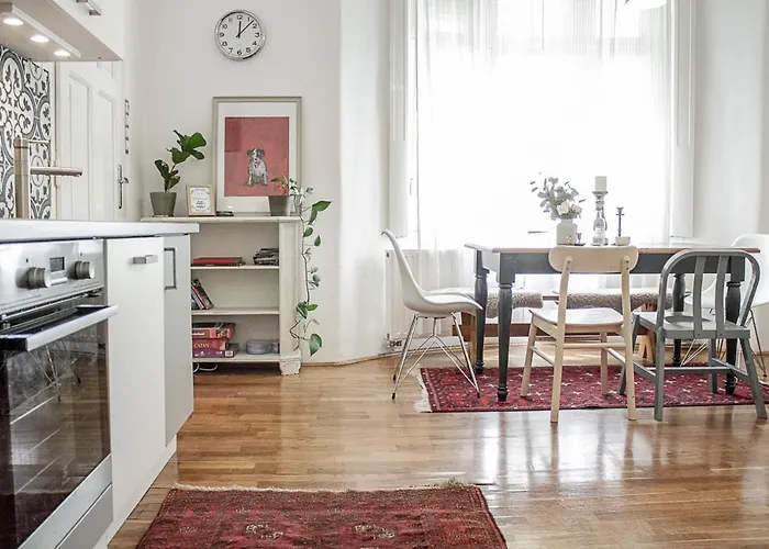 Charming And Unique With Balcony By The Great Synagogue *