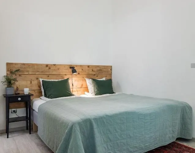 Charming And Unique With Balcony By The Great Synagogue *