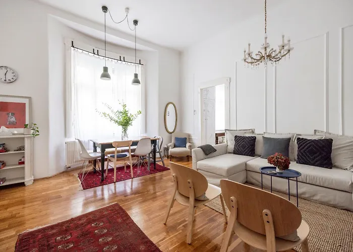 Charming And Unique With Balcony By The Great Synagogue Apartament *