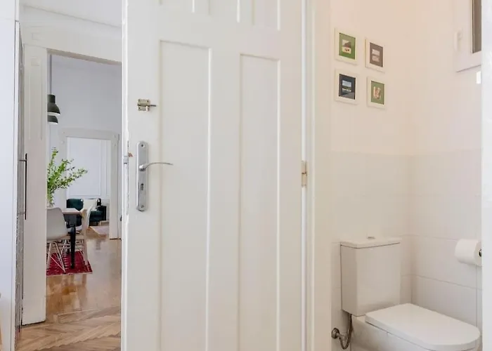 Charming And Unique With Balcony By The Great Synagogue Apartament *