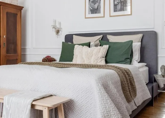 Charming And Unique With Balcony By The Great Synagogue Apartament