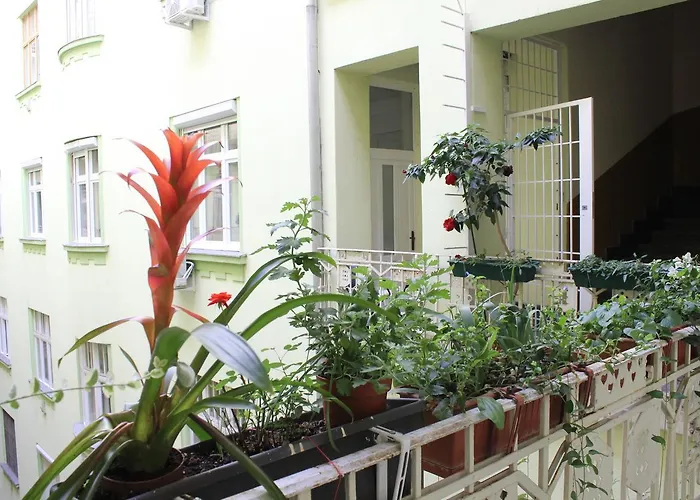 Charming And Unique With Balcony By The Great Synagogue בודפשט